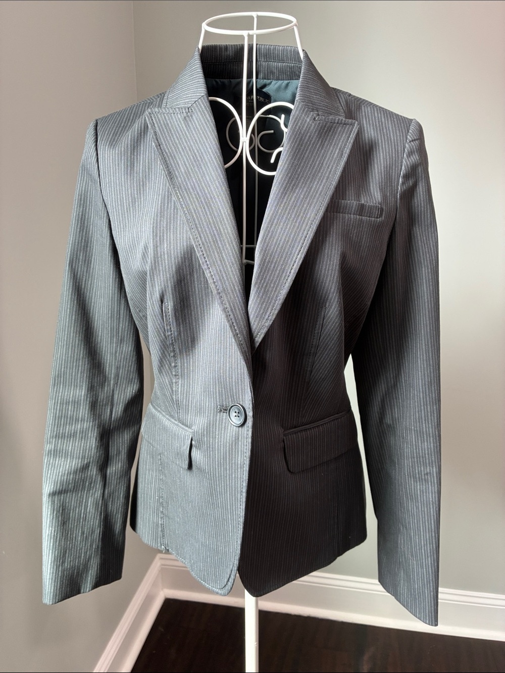 Banana Republic Women's Gray Pinstripe Single-Button Blazer